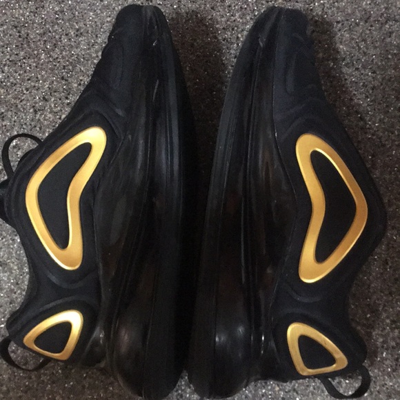 Nike air max 720 GS black metallic gold sneaker excellent condition - Picture 6 of 7